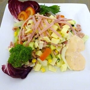 Salat m/ost og skinke
